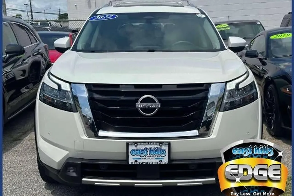 2022 Nissan Pathfinder SL photo 1