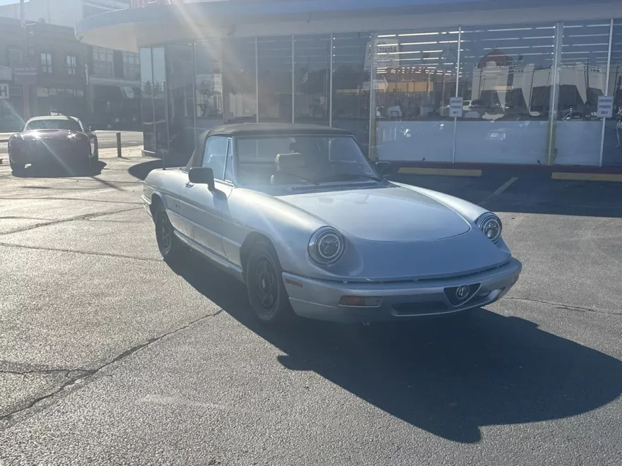 1991 Alfa Romeo Spider photo 1