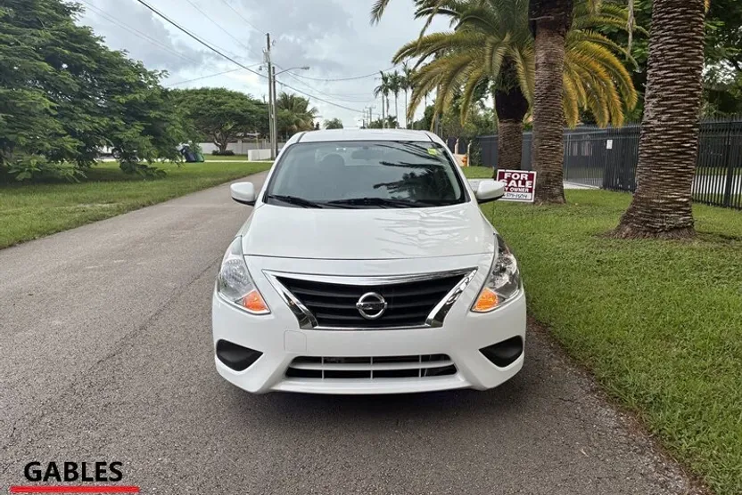 2018 Nissan Versa S photo 1