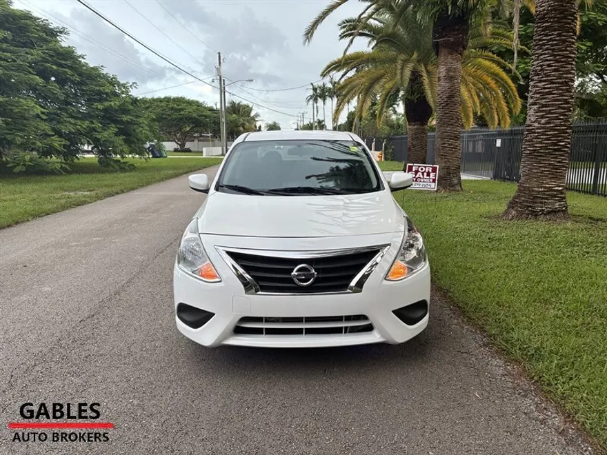 2018 Nissan Versa S photo 1