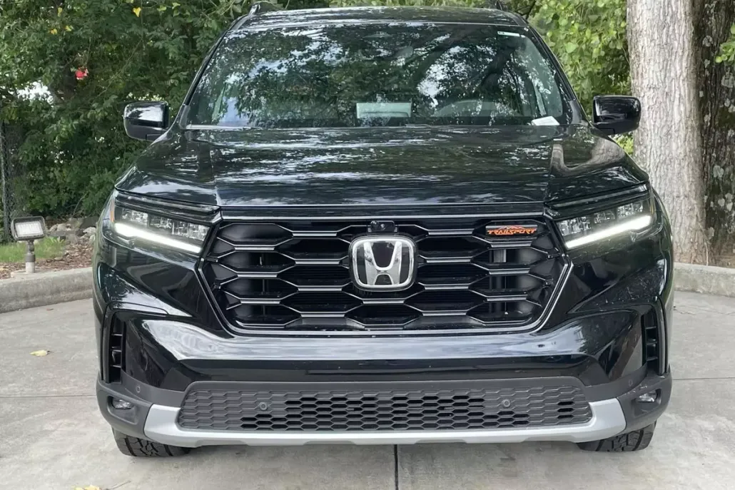 2025 Honda Pilot TrailSport photo 1