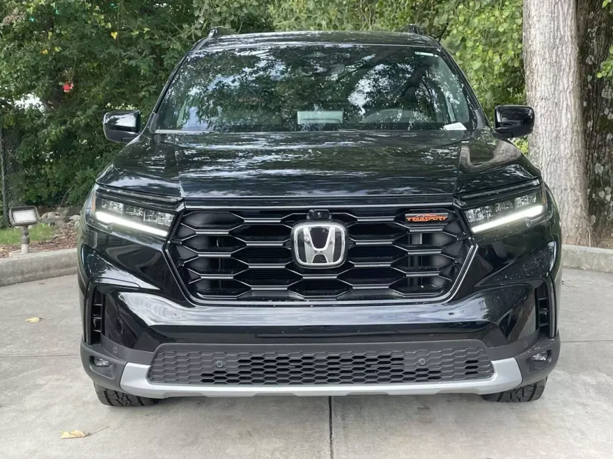 2025 Honda Pilot TrailSport photo 1