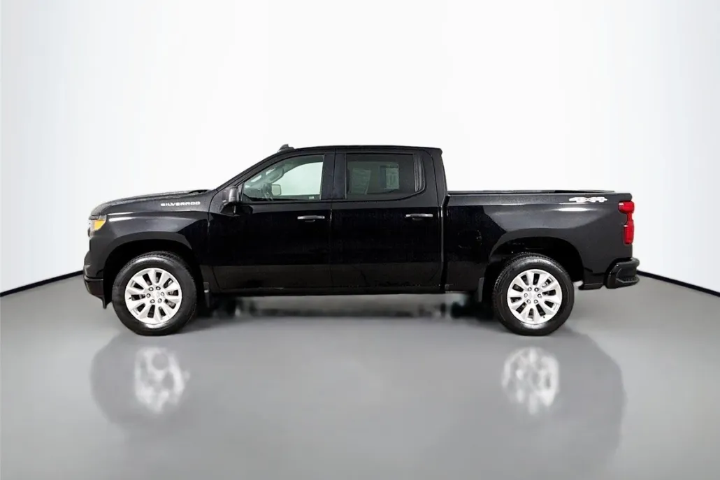 2023 Chevrolet Silverado 1500 Custom photo 1