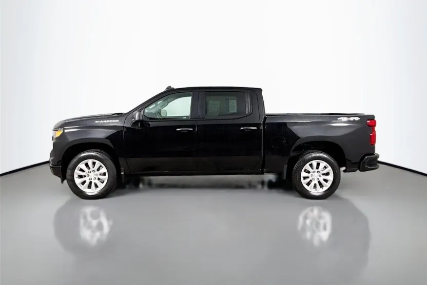 2023 Chevrolet Silverado 1500 Custom photo 1