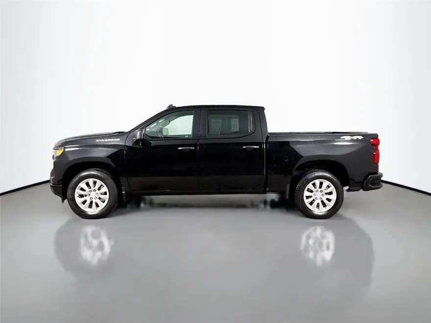 2023 Chevrolet Silverado 1500 Custom photo 1