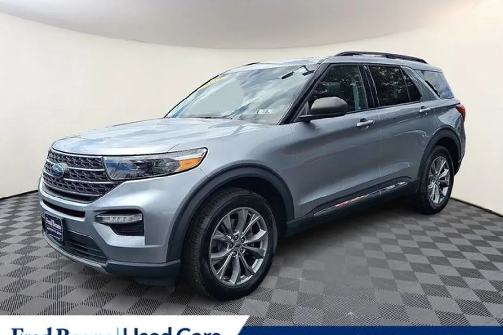 2022 Ford Explorer XLT photo 1