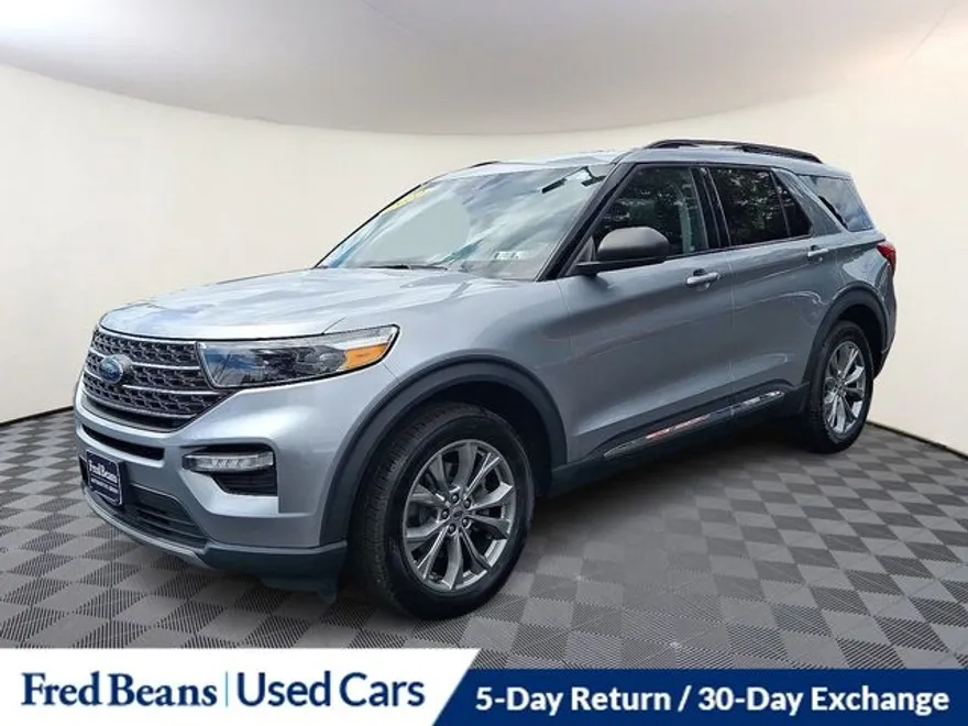 2022 Ford Explorer XLT photo 1