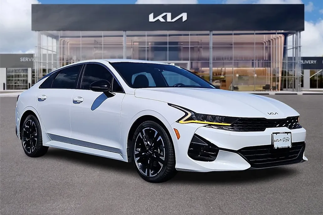 2022 Kia K5 GT-Line photo 1