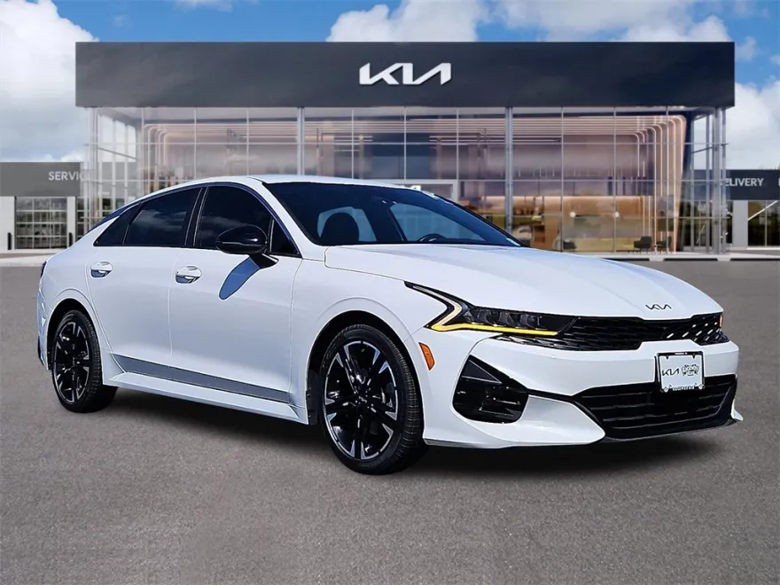 2022 Kia K5 GT-Line photo 1