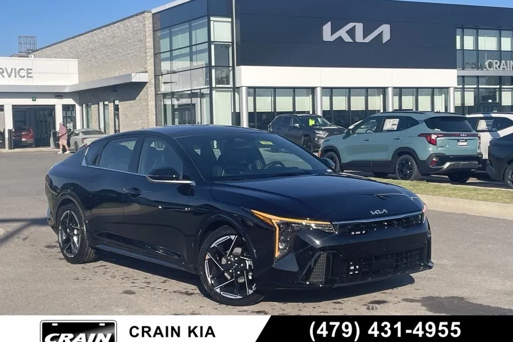 2025 Kia K4 GT-Line photo 1