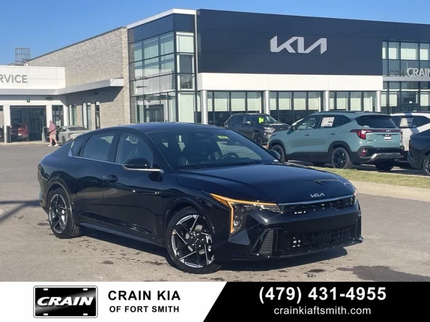 2025 Kia K4 GT-Line photo 1