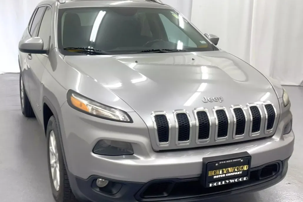 2016 Jeep Cherokee Latitude Sport photo 1