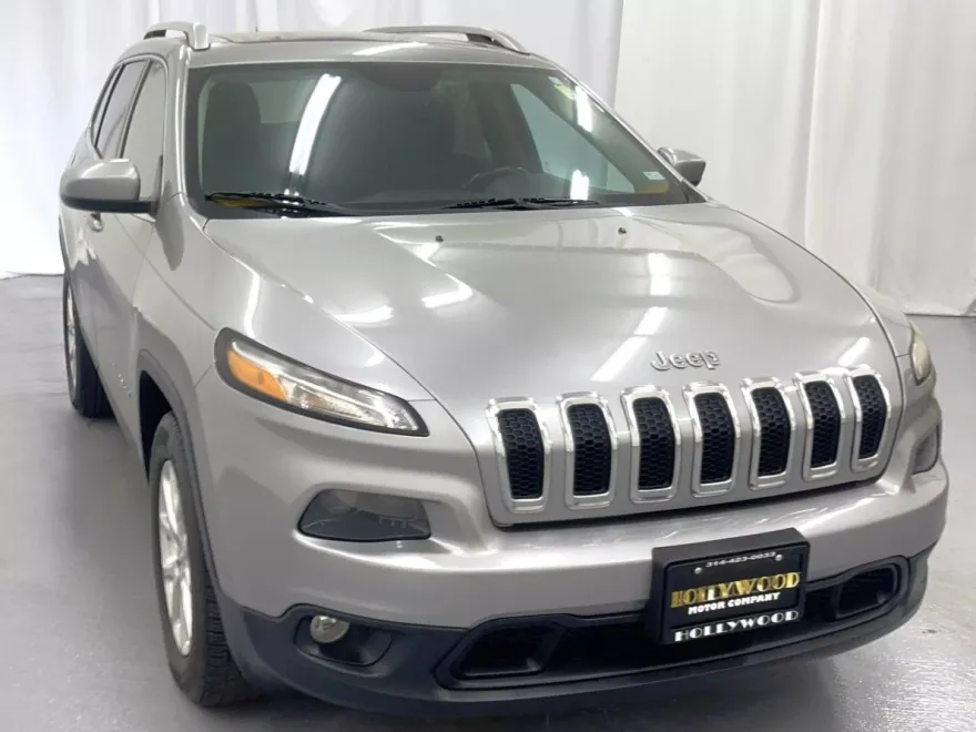 2016 Jeep Cherokee Latitude Sport photo 1