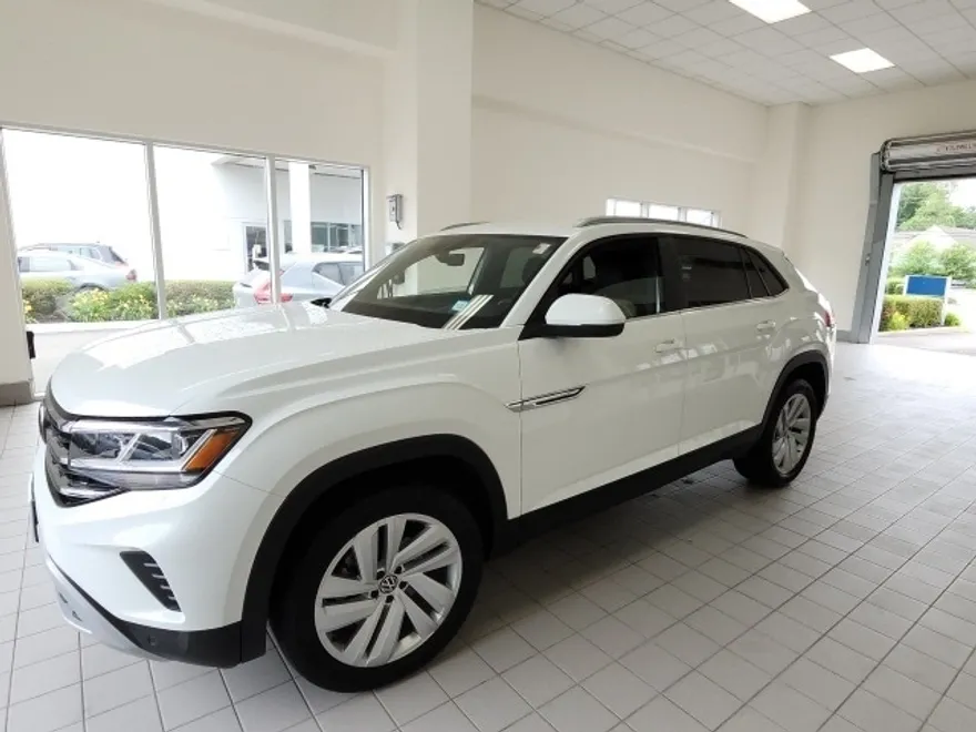 2022 Volkswagen Atlas Cross Sport V6 SE Technology photo 1