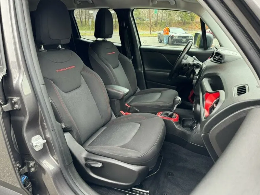 2016 Jeep Renegade Trailhawk photo 12