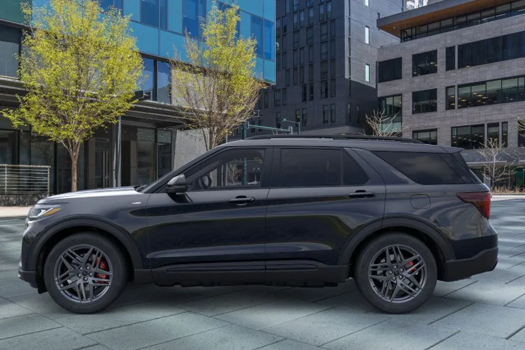 2025 Ford Explorer ST-Line photo 1