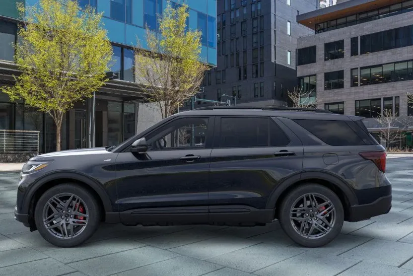 2025 Ford Explorer ST-Line photo 1