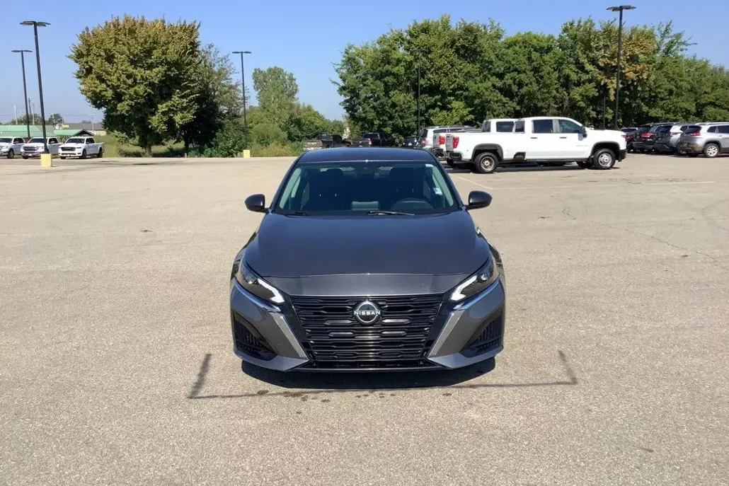 2024 Nissan Altima 2.5 SV photo 1