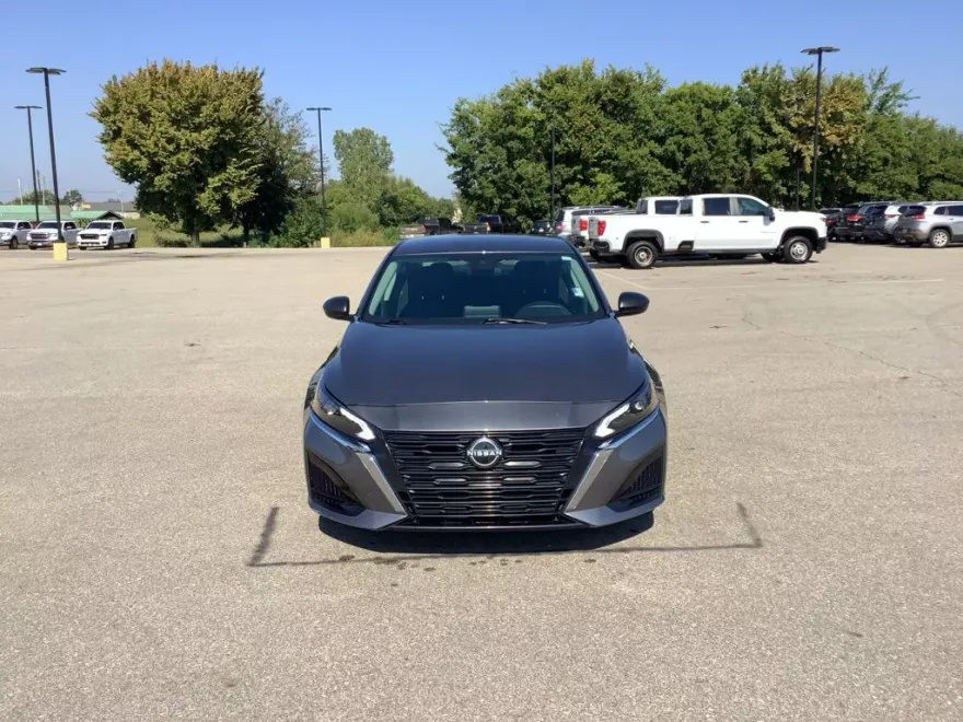 2024 Nissan Altima 2.5 SV photo 1