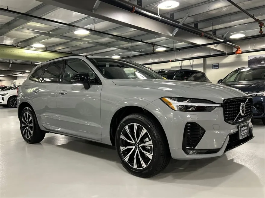 2025 Volvo XC60 B5 Core photo 1