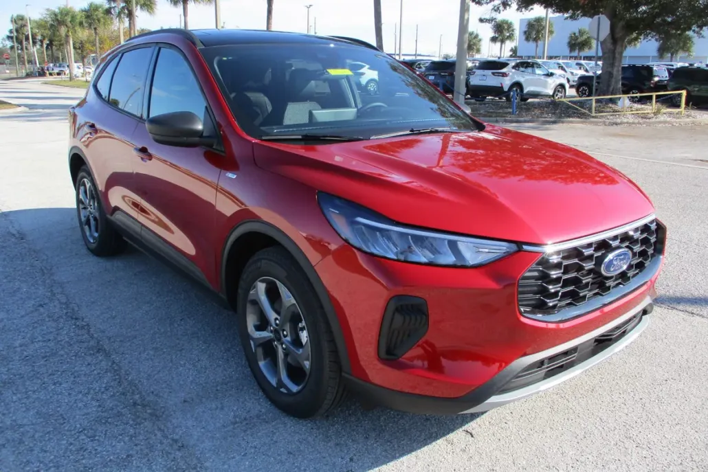 2025 Ford Escape ST-Line photo 1