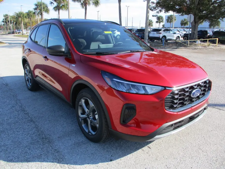 2025 Ford Escape ST-Line photo 1