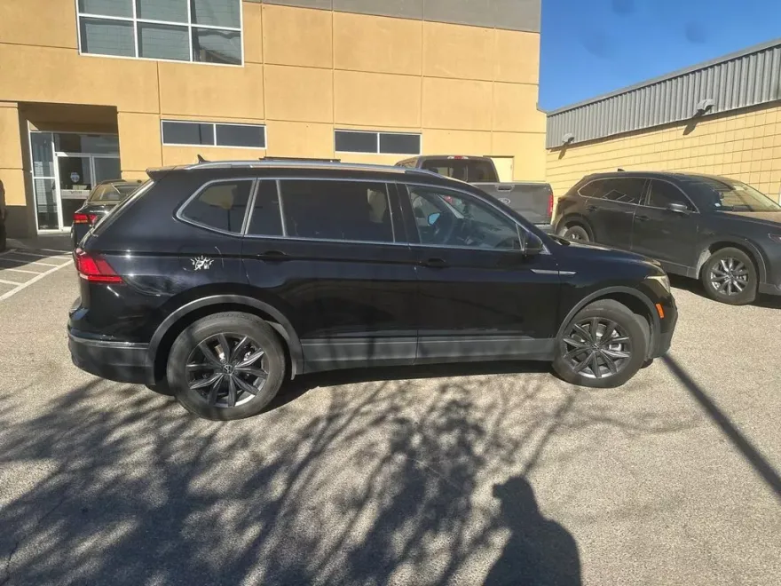 2023 Volkswagen Tiguan SE photo 1
