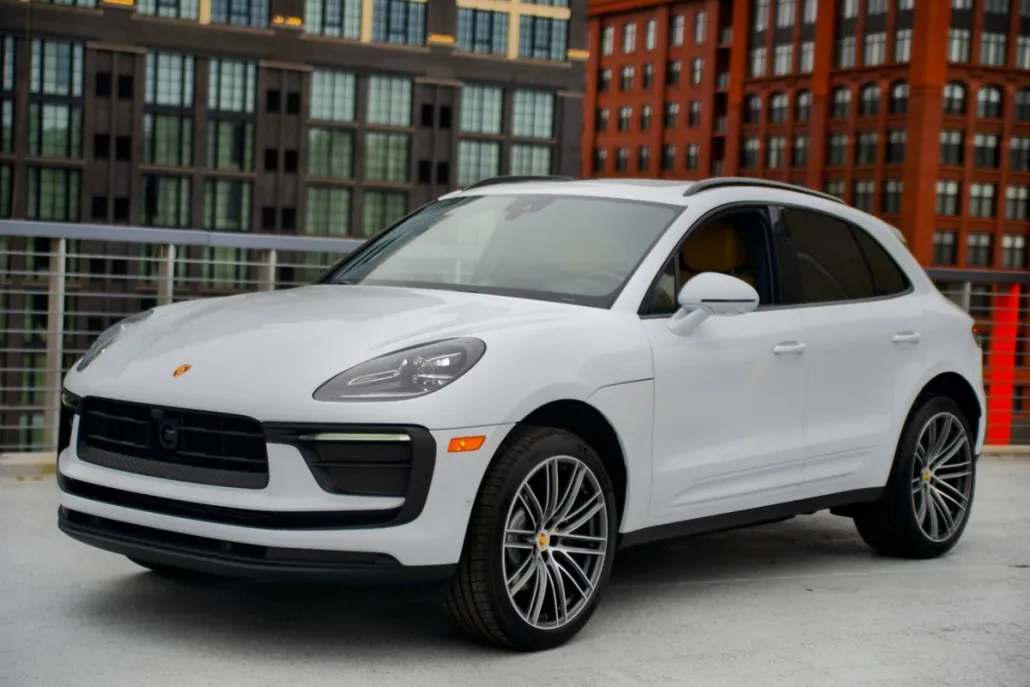 2025 Porsche Macan S photo 1