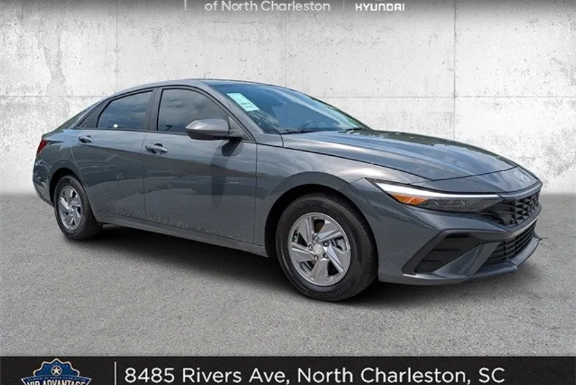 2024 Hyundai Elantra SE photo 1