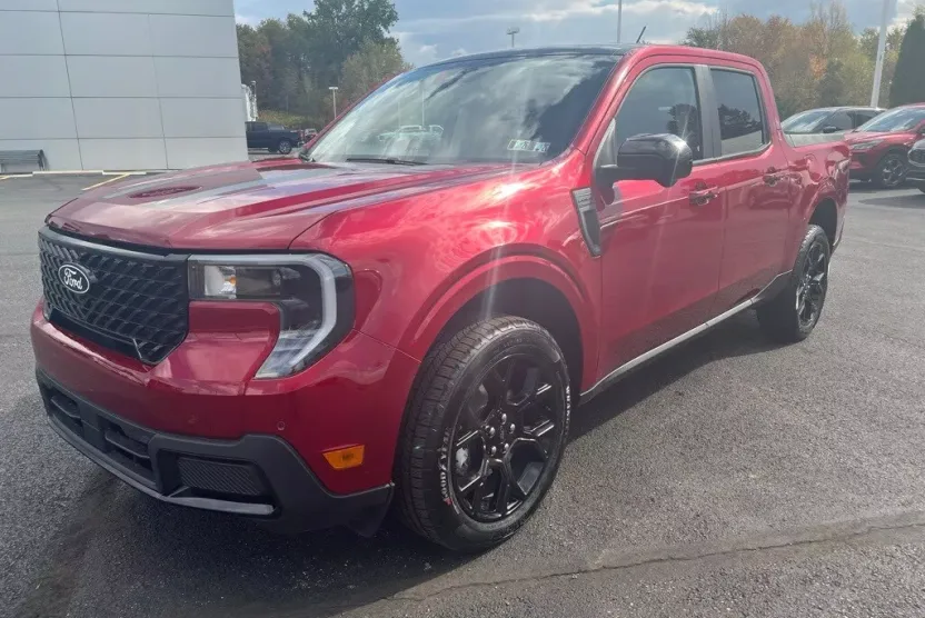 2025 Ford Maverick Lariat photo 1