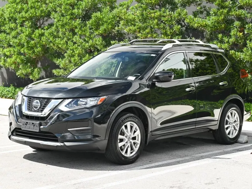 2020 Nissan Rogue SV photo 1
