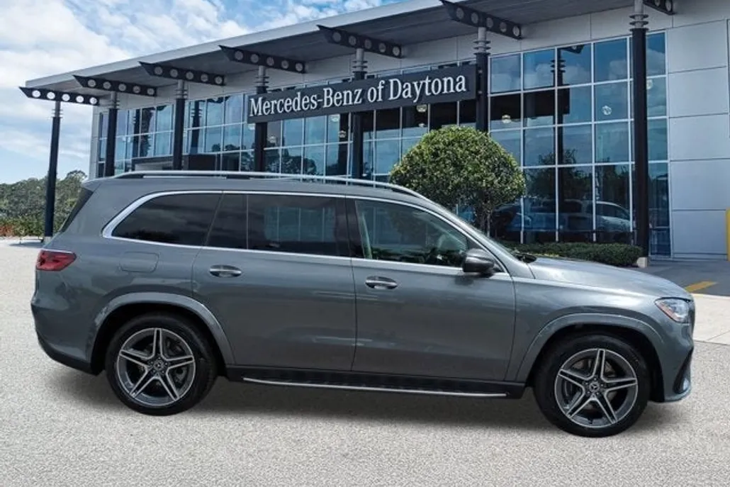 2026 Mercedes Benz GLS 450 4MATIC photo 1