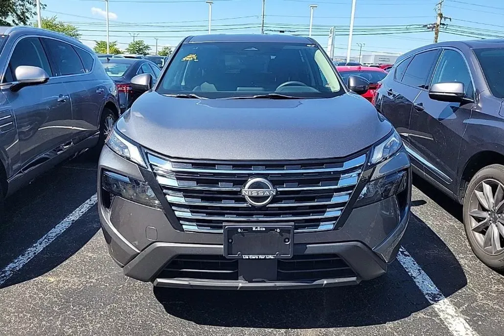 2024 Nissan Rogue SV photo 1