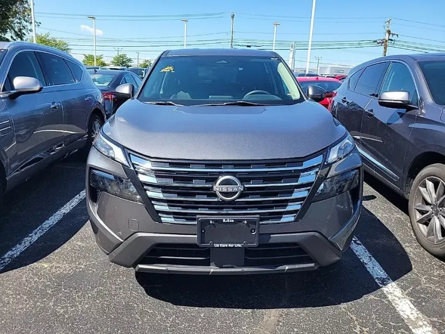 2024 Nissan Rogue SV photo 1