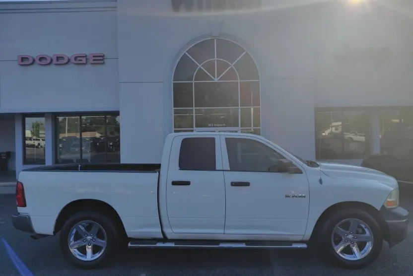 2009 Dodge Ram ST photo 1
