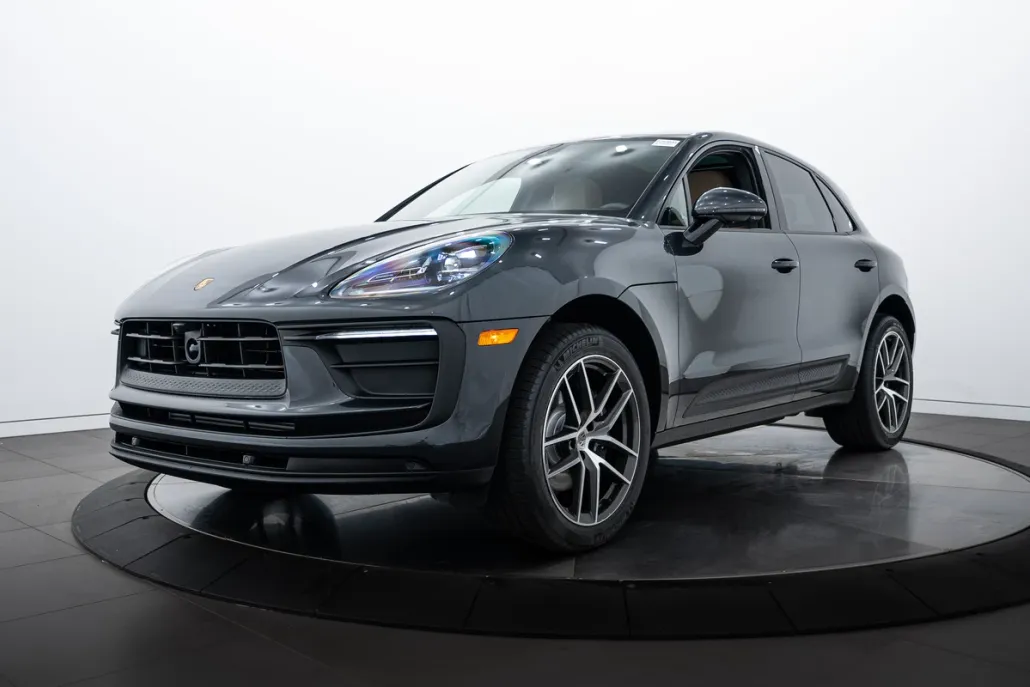 2025 Porsche Macan Base photo 1
