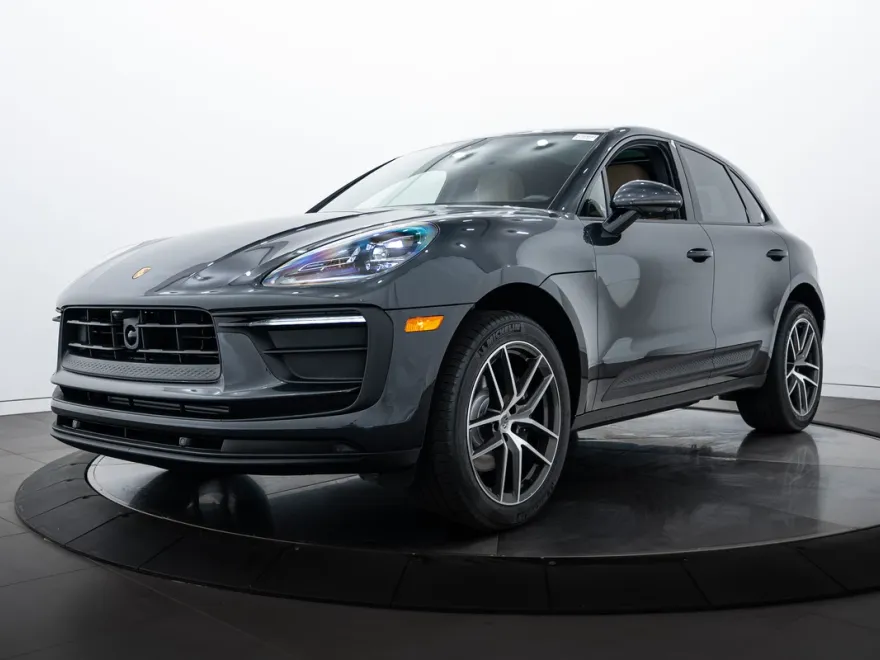 2025 Porsche Macan Base photo 1