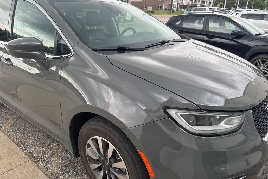 2021 Chrysler Pacifica Touring L photo 1