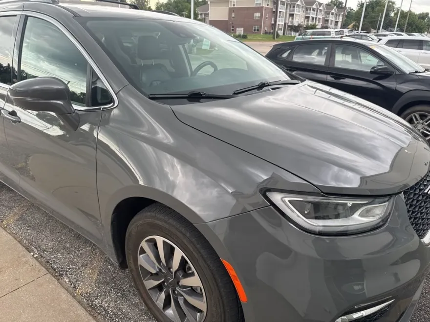 2021 Chrysler Pacifica Touring L photo 1