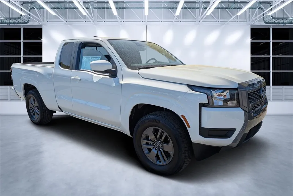 2025 Nissan Frontier SV photo 1