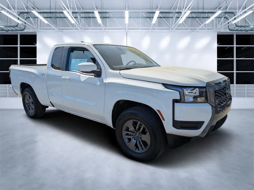 2025 Nissan Frontier SV photo 1