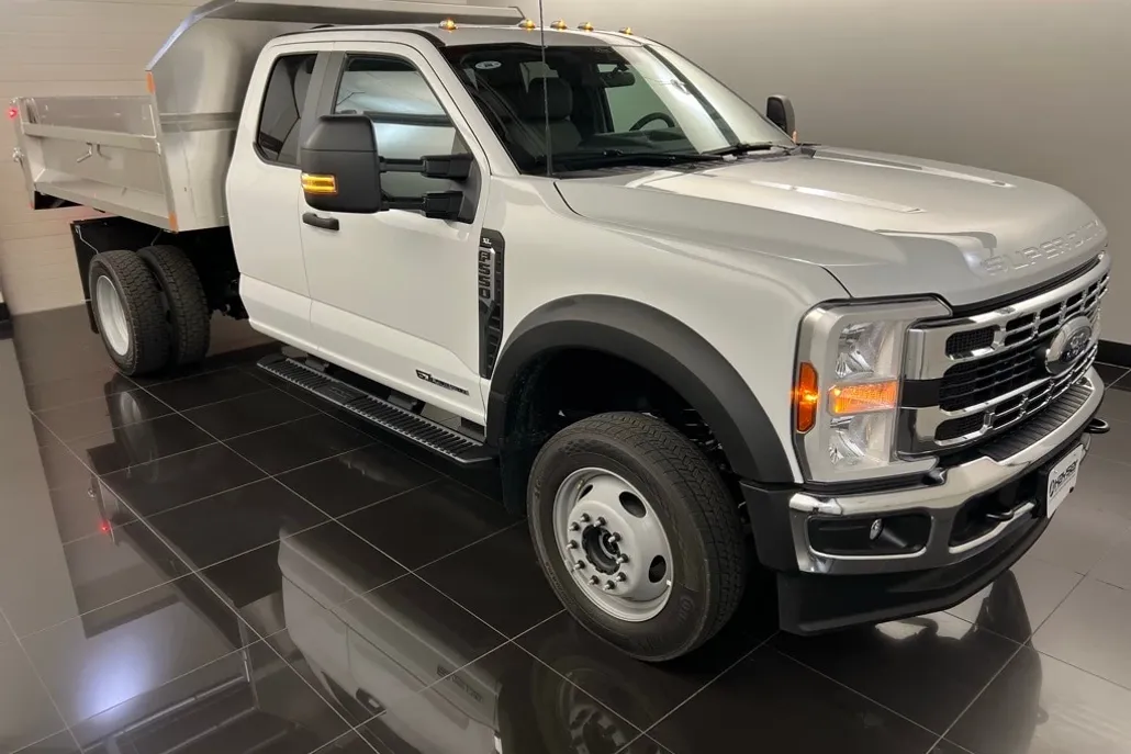 2025 Ford F-550 photo 1