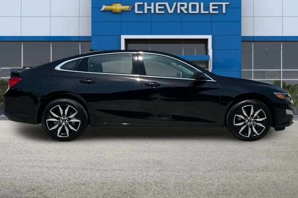 2025 Chevrolet Malibu RS photo 1