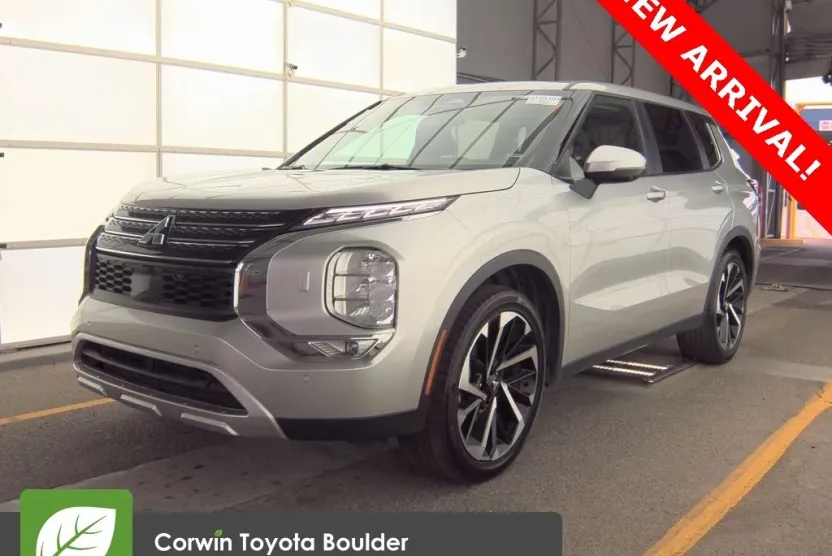 2024 Mitsubishi Outlander SE photo 1