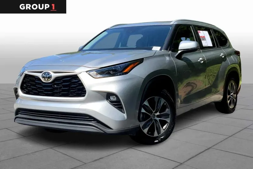 2023 Toyota Highlander XLE photo 1