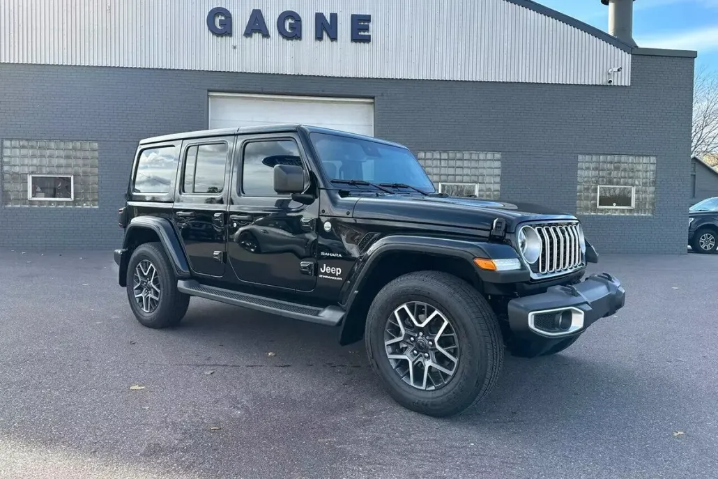 2024 Jeep Wrangler Sahara photo 1