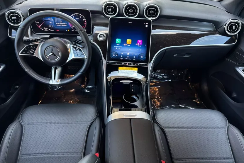 2025 Mercedes Benz GLC 300 photo 1