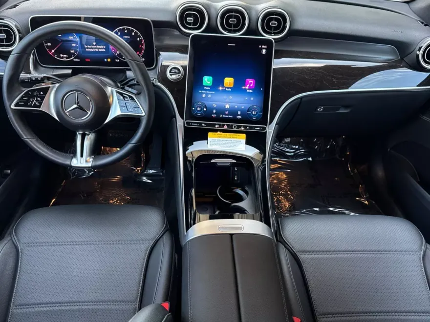 2025 Mercedes Benz GLC 300 photo 1