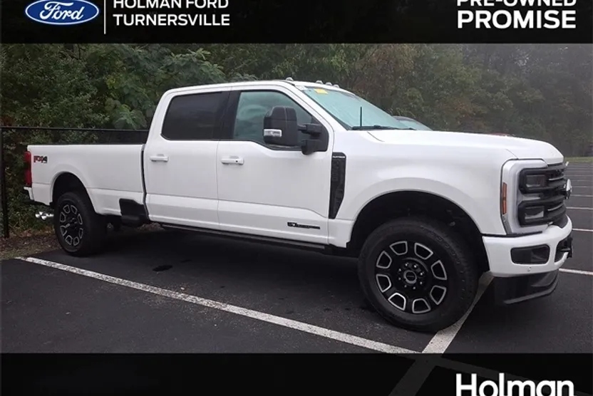 2025 Ford F-250 Platinum photo 1