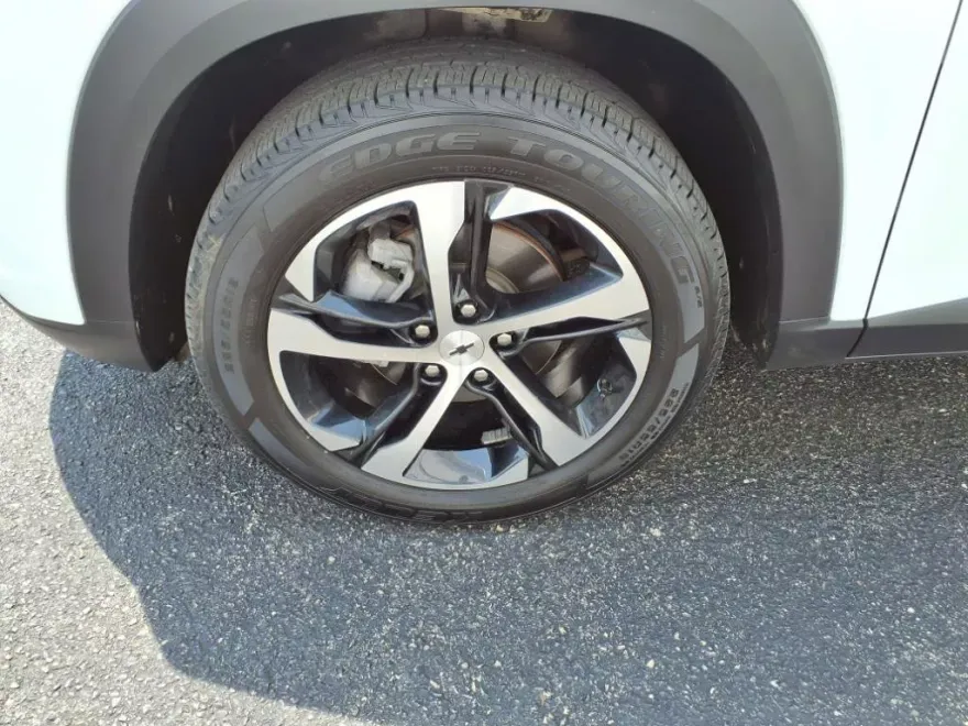 2025 Chevrolet Trax photo 1